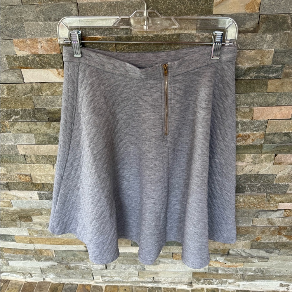 🌼$5🌼 Gray skirt - Picture 4 of 4